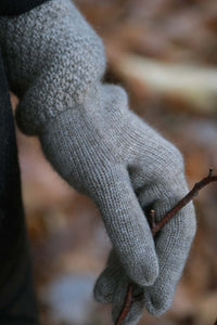 Oats & Rice Cashmere Crochet Gloves | Brown