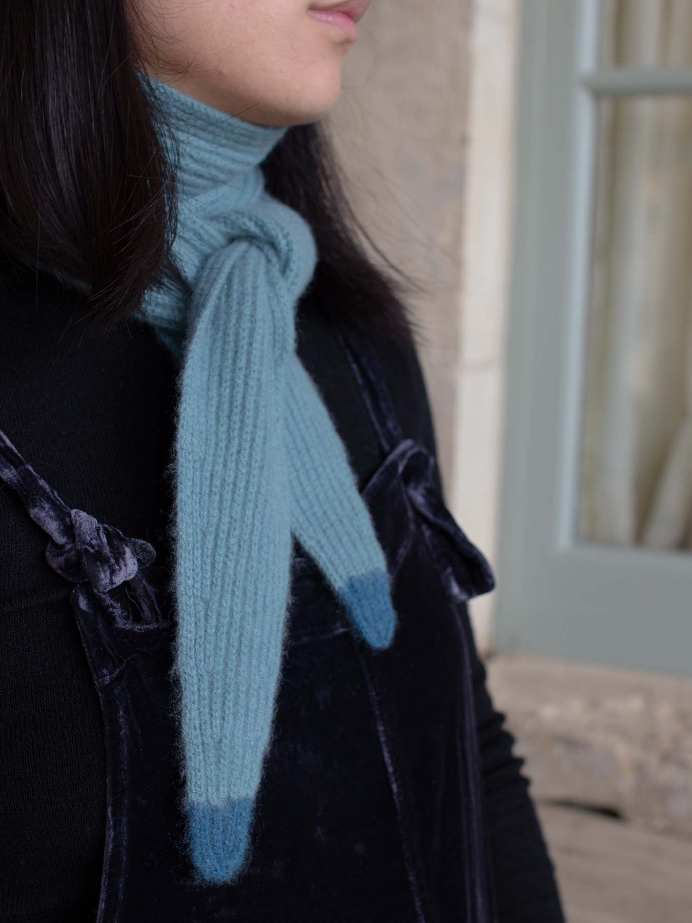 Oats & Rice Dorothy Cashmere Neck Scarf | Blue