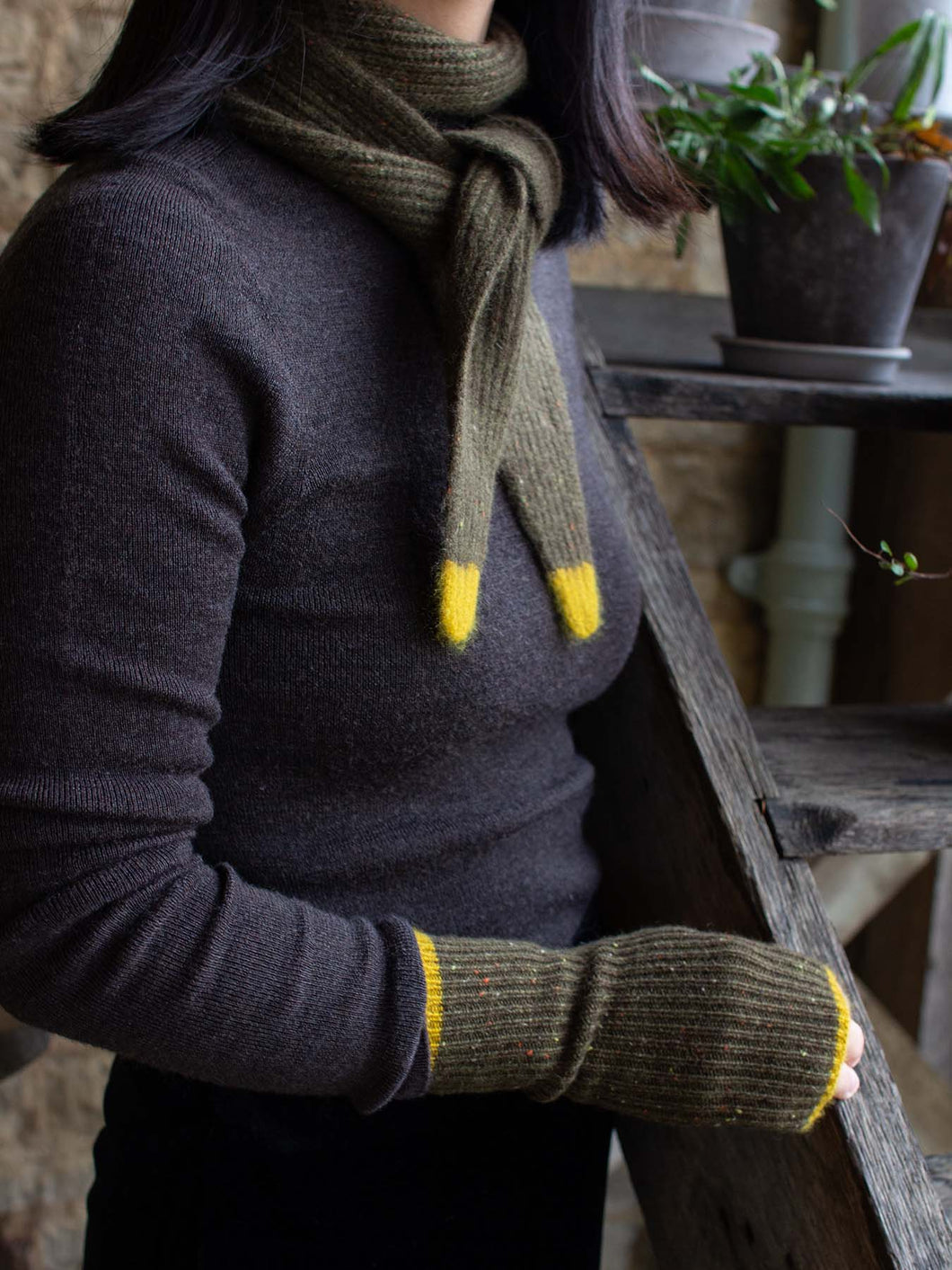 Oats & Rice Dorothy Cashmere Neck Scarf | Green