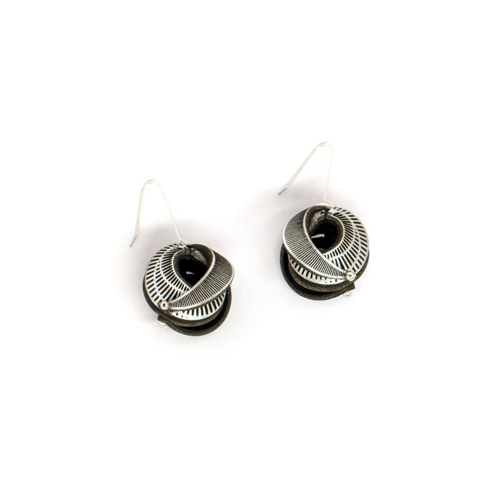 Oropopo Barnacle Bebe Earrings | Silver