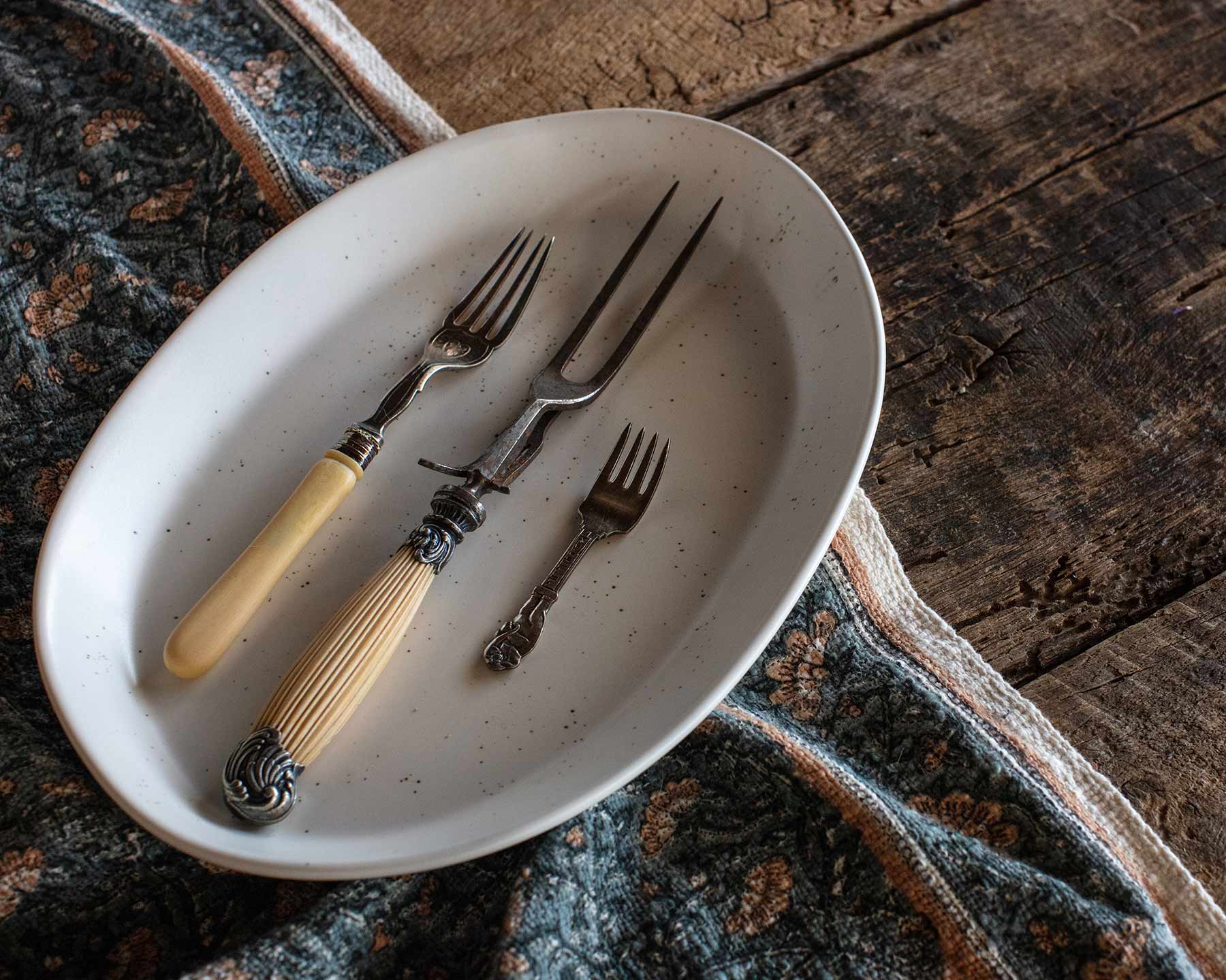 Haand Oval Platter - Ripple | 13 in - Matte Grey
