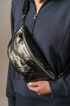 Uashmama Sling Body Bag - Glossy Black