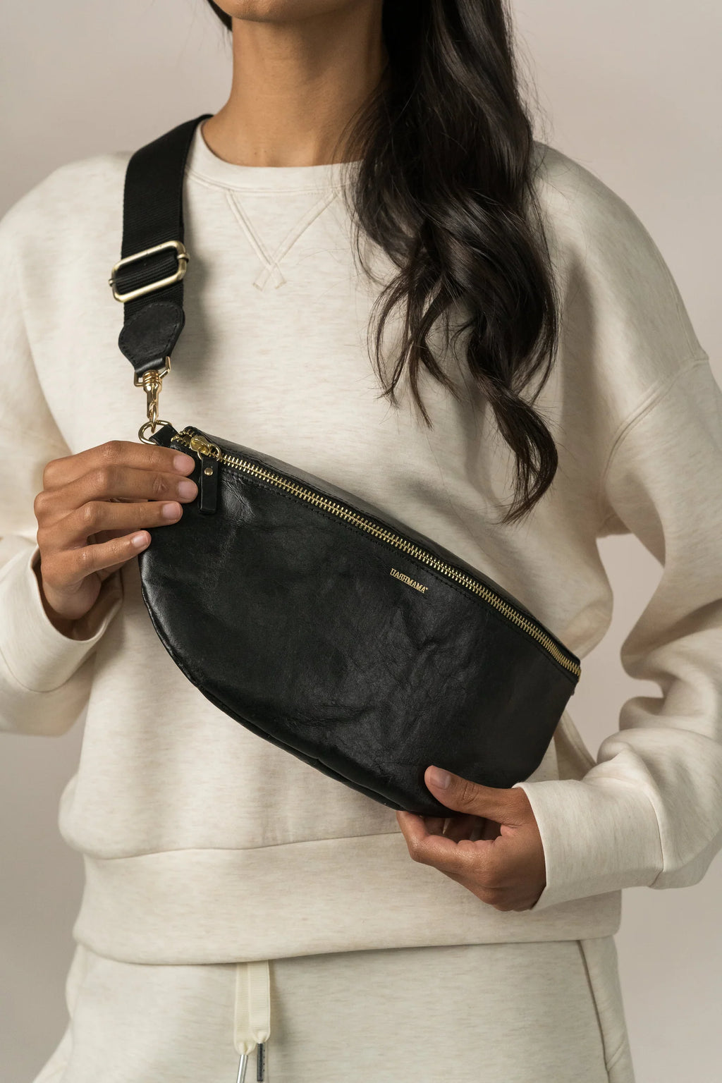 Uashmama Sling Body Bag - Black