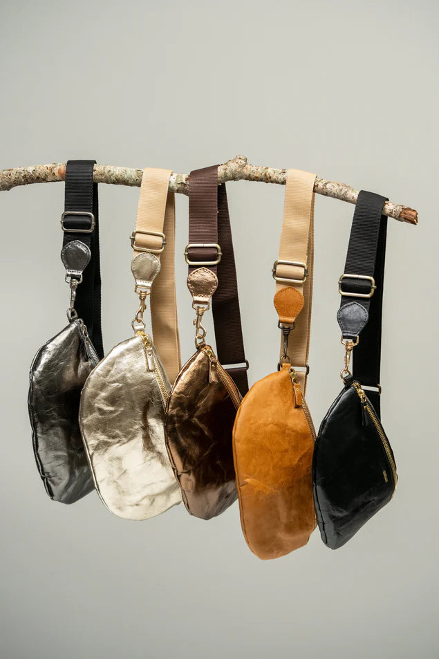 Uashmama Sling Body Bag - Black