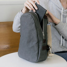 Load image into Gallery viewer, Uashmama Memmino Backpack - Petrolio
