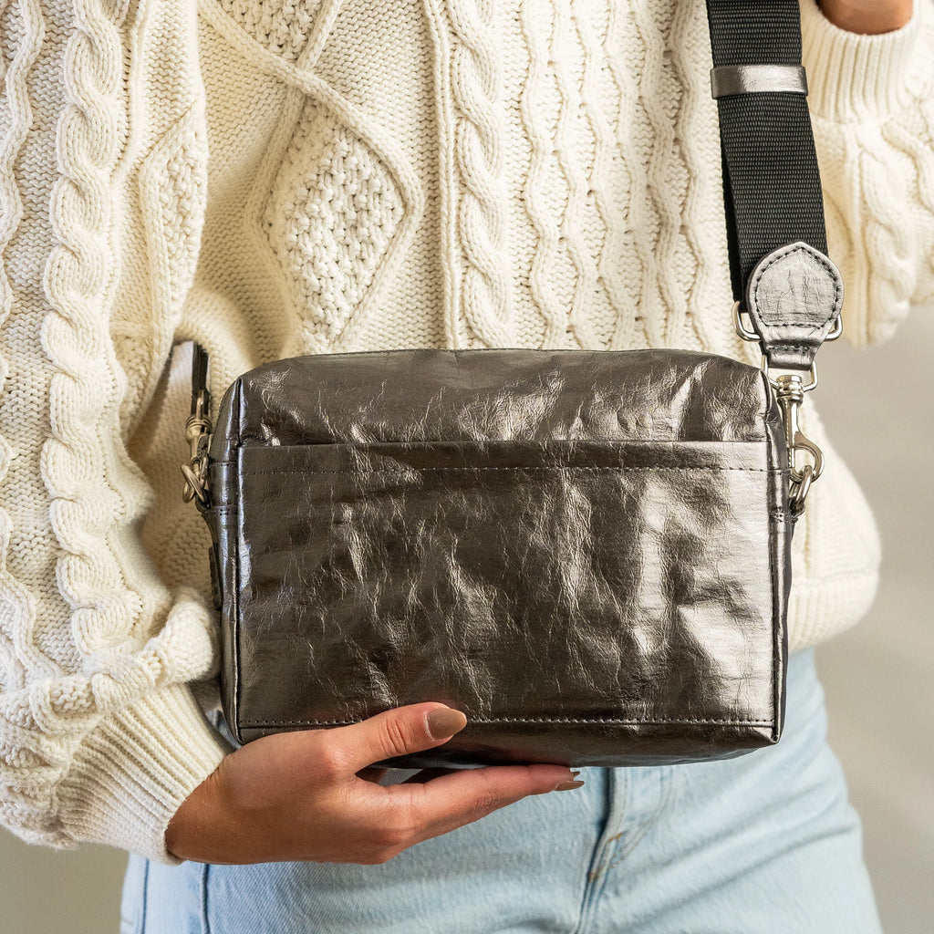 Uashmama Tracolla Crossbody Bag - Large | Metallic Black