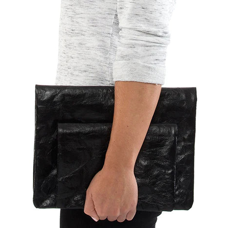 Uashmama Maru Clutch - Medium | Glossy Black