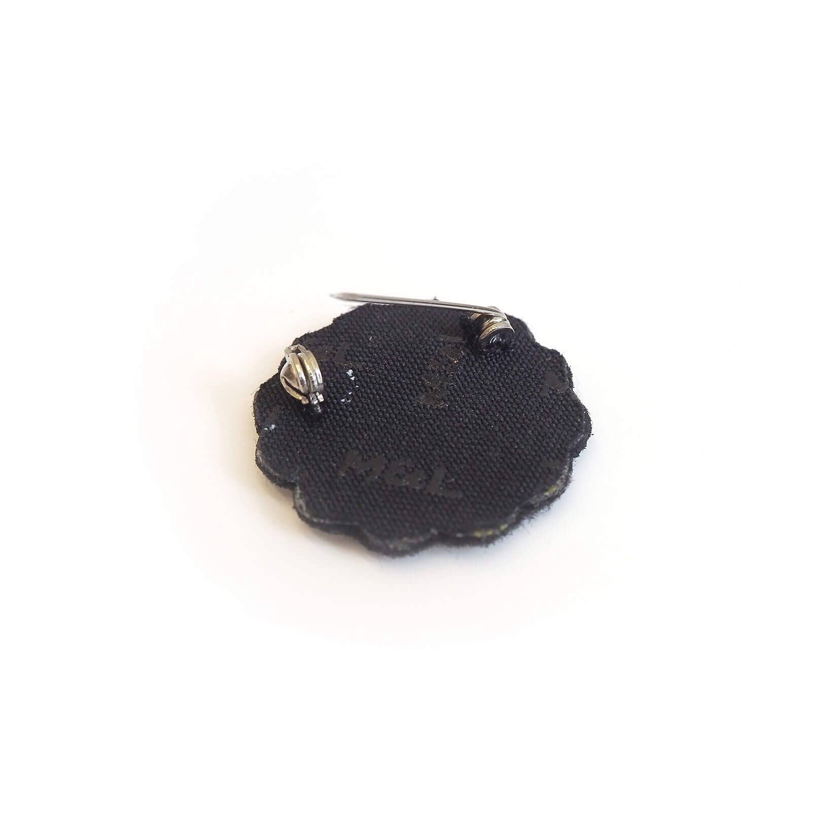 Macon & Lesquoy - Hand embroidered brooch - Red Mini Daisy