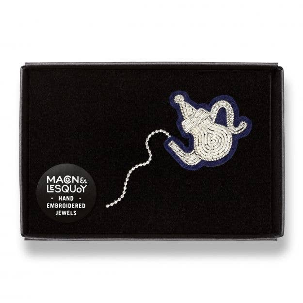 Macon & Lesquoy - Hand embroidered brooch - Teapot