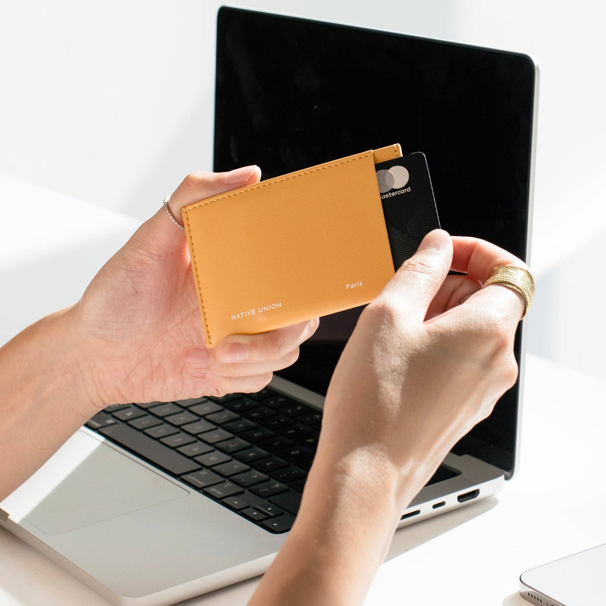 Native Union Paris  - (Re)Classic Card Holder: Kraft