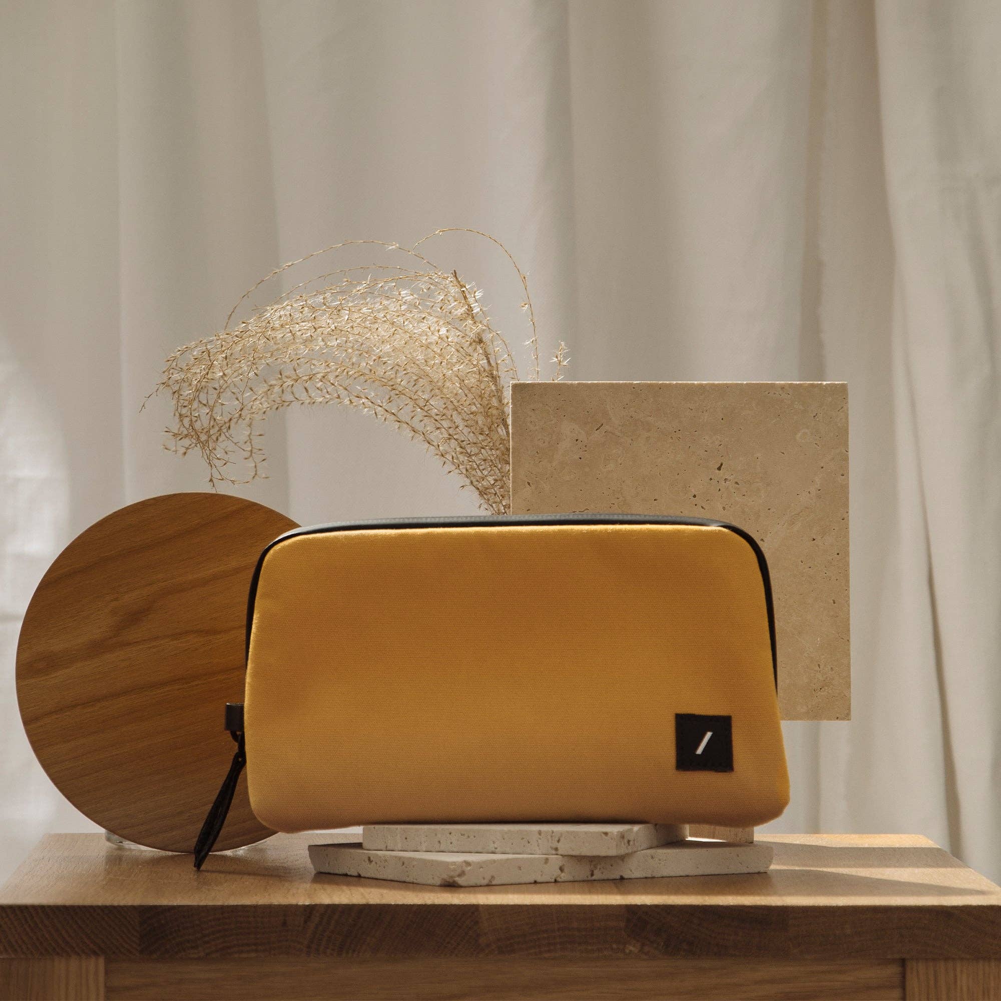 Native Union Paris - W.F.A Tech Organizer: Kraft