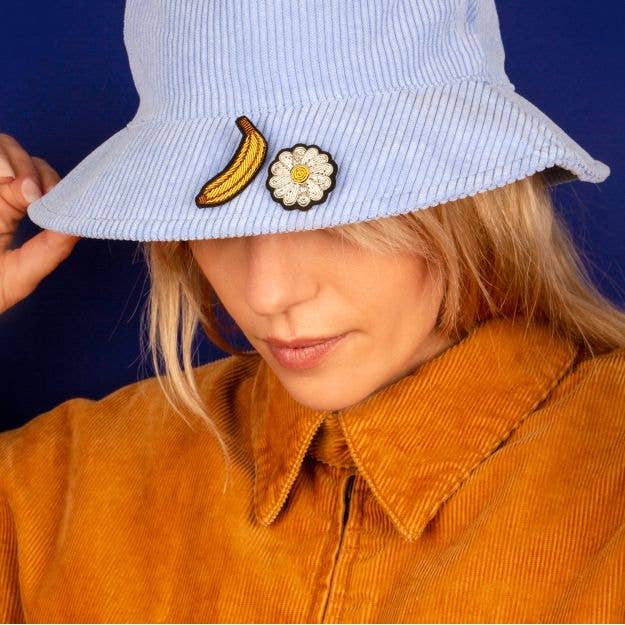 Macon & Lesquoy - Hand embroidered brooch - Mini Daisy