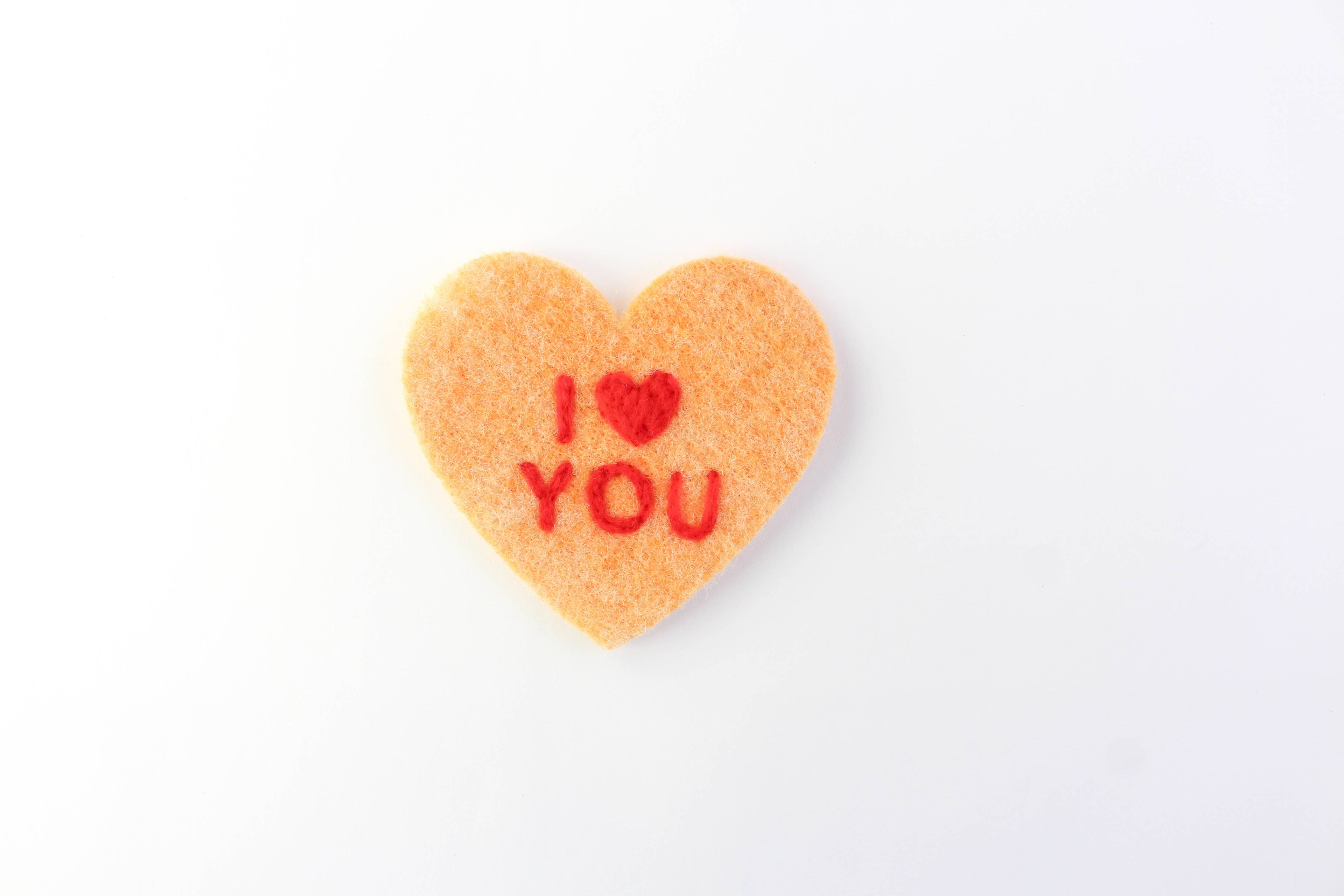 Sheep Creek Studio - Candy Heart Felting Craft Kit: Single Maker Kit (1 foam pad and 2 Needles)