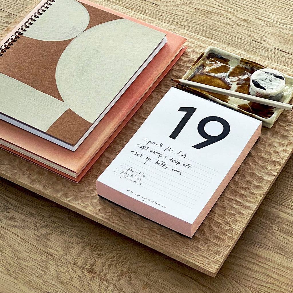 Wms&Co. Daily Calendar Pad: Blush