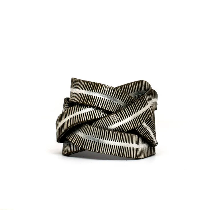 Oropopo Fringe Crisscross Bracelet | Silver