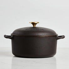 Load image into Gallery viewer, Smithey Ironware Company - 5.5 Quart Dutch Oven
