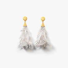 Load image into Gallery viewer, Brackish Statement Earring - Gault Stingray w/ Gold Nugget
