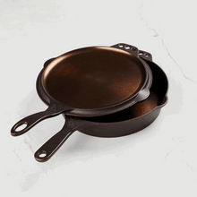 Load image into Gallery viewer, Smithey Ironware Company - No. 10 Flat Top Cast Iron Griddle
